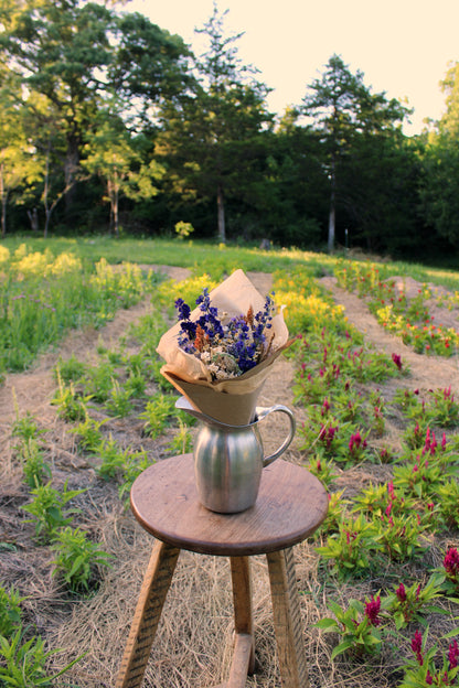 Medium Dried Bouquet: MOODY MIX
